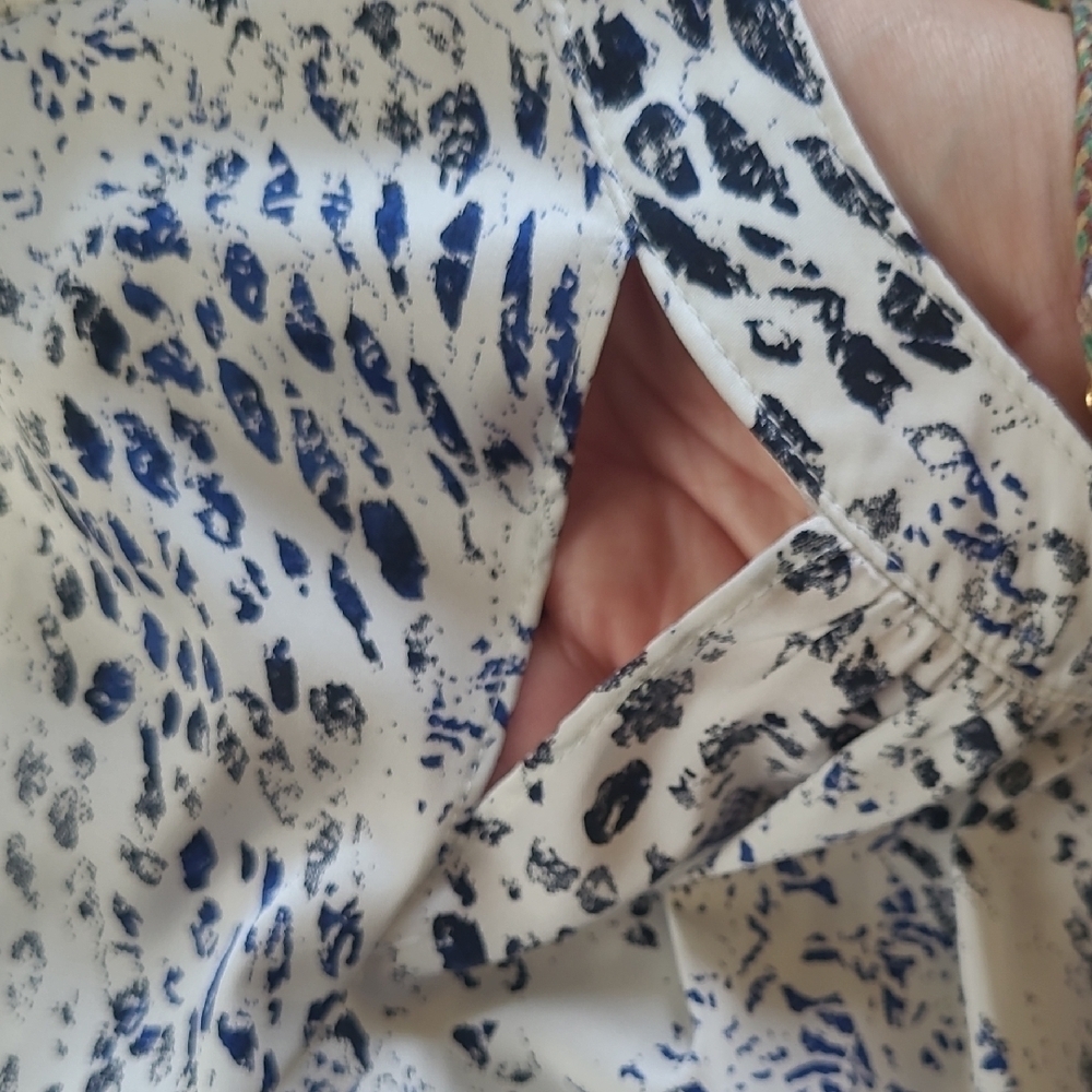 The Limited White, Blue, and Black Animal Print Short Sleeve Blouse - Size 0X - Picture 3 of 8
